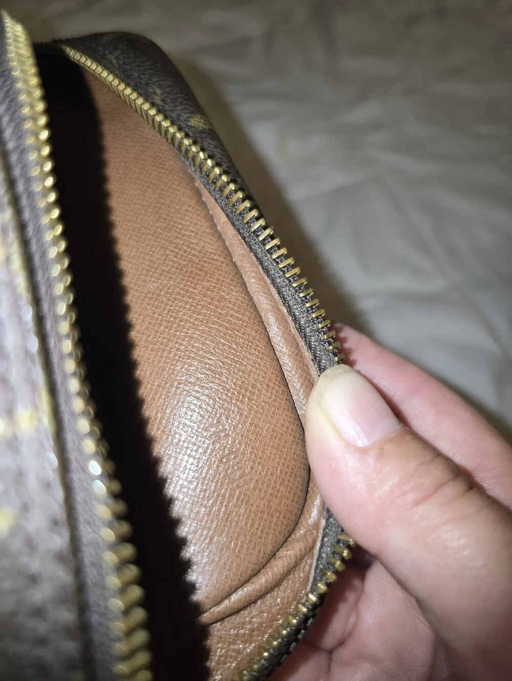 Louis Vuitton compact louis